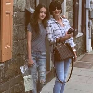 Meet your Posher, Sandy